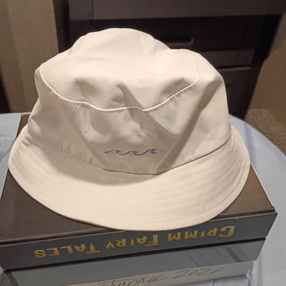 Victoria's Secret White Swimwear Bucket Hat With Blue Wave Accent NWT